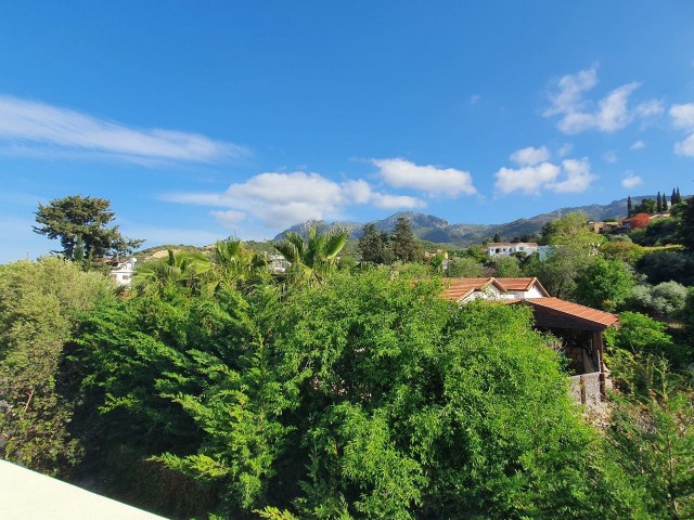 Alsancak'ta Necat İngiliz Okulu yakınında özel havuzlu satılık ikiz villa