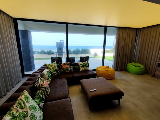 Триплекс Karsiyaka Beachfront Villa 5+1 с собственным бассейном