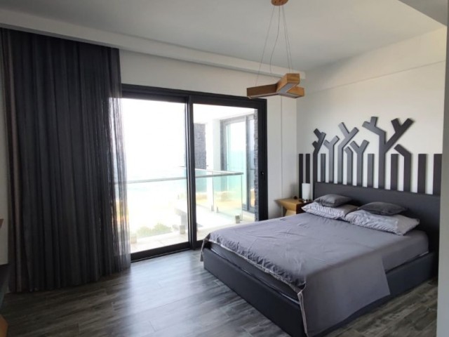 Триплекс Karsiyaka Beachfront Villa 5+1 с собственным бассейном