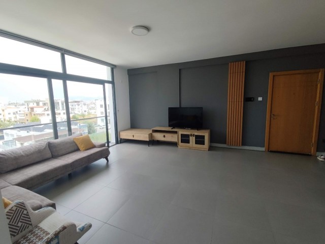 2+1 Penthouse in der Gegend von Yenikent