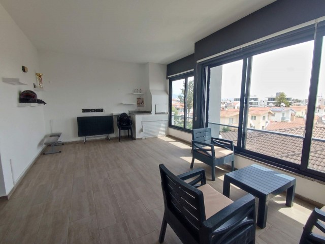 2+1 Penthouse in der Gegend von Yenikent