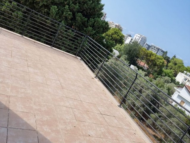 Girne Merkezde satılık 4+1 Türk Malı Penthouse