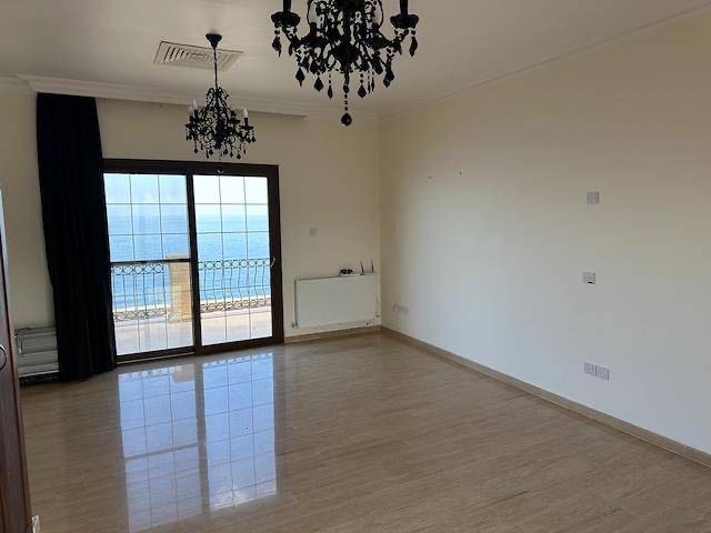 Beachfront Villa in Kyrenia Esentepe