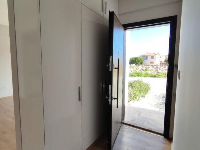 Ground Floor 2+1 flat for sale in Kyrenia Alsancak