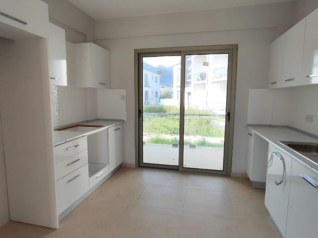 Ground Floor 2+1 flat for sale in Kyrenia Alsancak