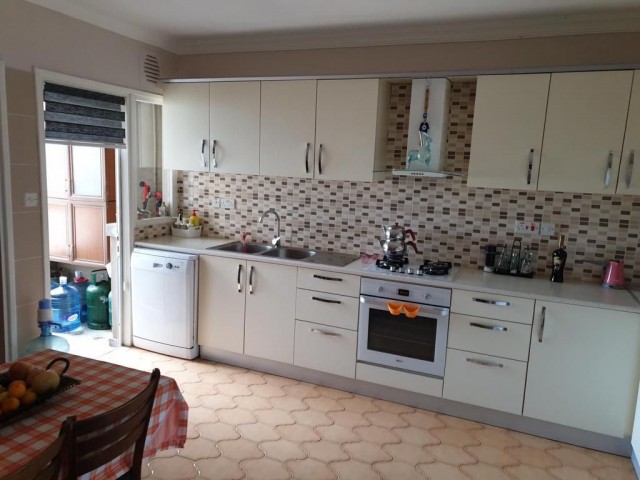 Flat For Sale in Yukarı Girne, Kyrenia