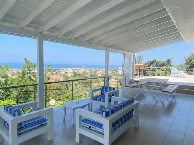 LUXURY VILLA WITH STUNNING VIEWS ** 