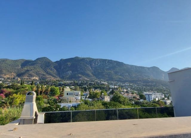 WOHNUNG ZU VERMIETEN MIT TERRASSE IN KOMPLETT MIT POOL IN LAPTADA