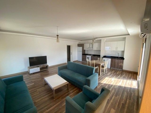 2+1 sehr geräumige Wohnung zum Verkauf im Zentrum von Kyrenia ** 