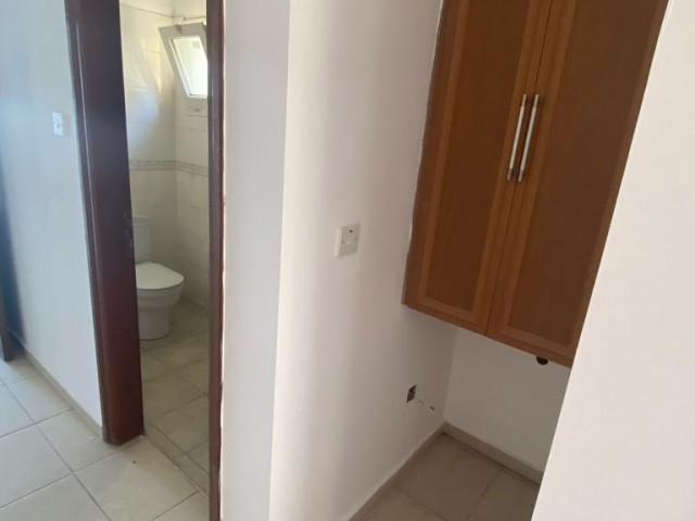 3 + 1 apartment for sale in Gönyelide ** 