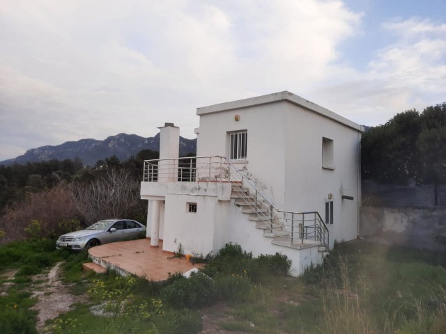 Detached old house with unobstructed sea view in Karaağac ** 