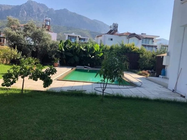 VILLA ZUM VERKAUF AUF DER SÜDSEITE VON ALSANCAK UZUN PETROLEUM ** 