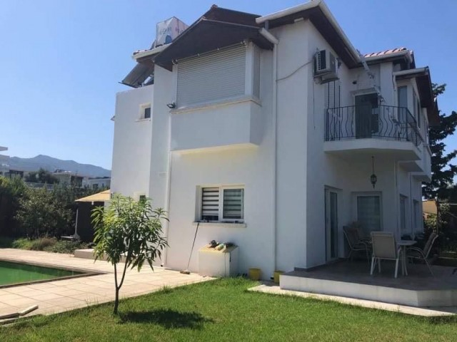 VILLA ZUM VERKAUF AUF DER SÜDSEITE VON ALSANCAK UZUN PETROLEUM ** 