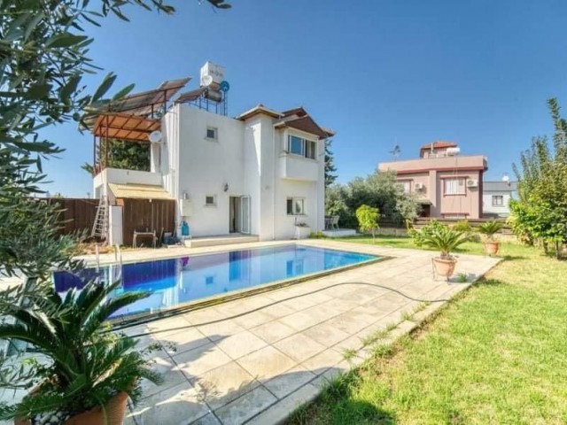 VILLA ZUM VERKAUF AUF DER SÜDSEITE VON ALSANCAK UZUN PETROLEUM ** 