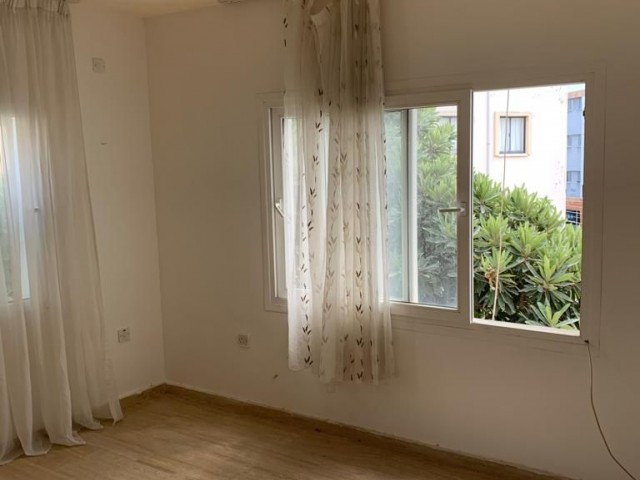 GİRNE BARBAROS MARKETİN YANINDA SATILIK DAİRE