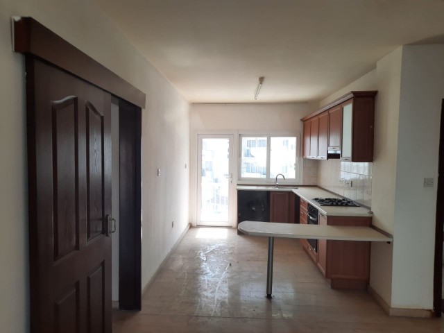 GİRNE BARBAROS MARKETİN ÜST TARAFINDA SATILIK PENTHOUSE