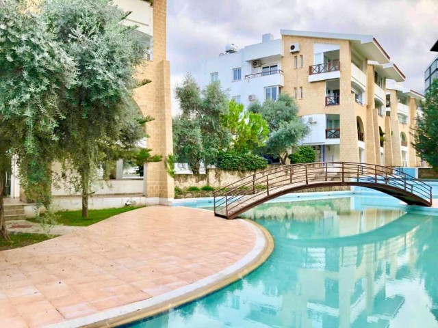 1+1 WOHNUNG ZUM VERKAUF MIT GEMEINSCHAFTSPOOL IM ZENTRUM VON KYRENIA ** 