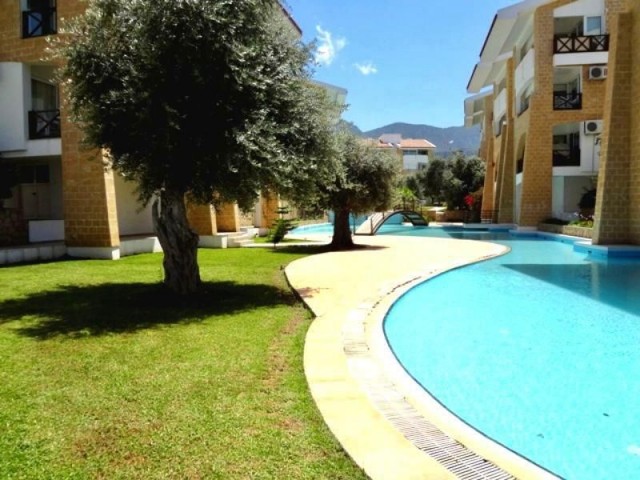 1+1 WOHNUNG ZUM VERKAUF MIT GEMEINSCHAFTSPOOL IM ZENTRUM VON KYRENIA ** 