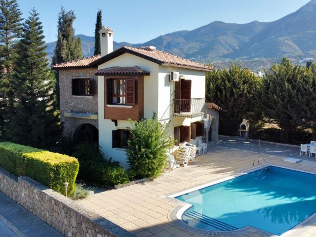 VILLA FOR SALE BEHIND KYRENIA ALTINKAYA HOTEL ** 