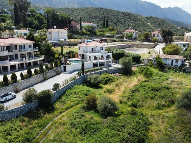 VILLA ZUM VERKAUF IN YESILTEPE DE EZBER BOZAN ** 