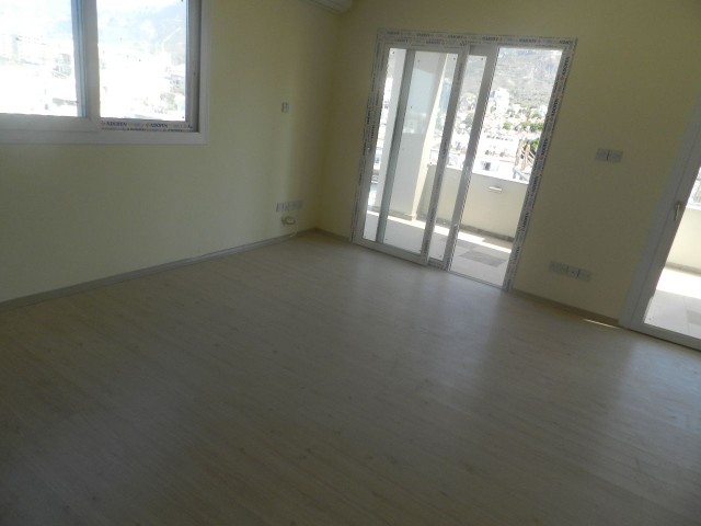 2 + 1 Penthouse zu verkaufen in Kyrenia Zentrum ** 