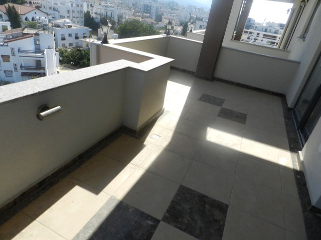 2 + 1 Penthouse zu verkaufen in Kyrenia Zentrum ** 