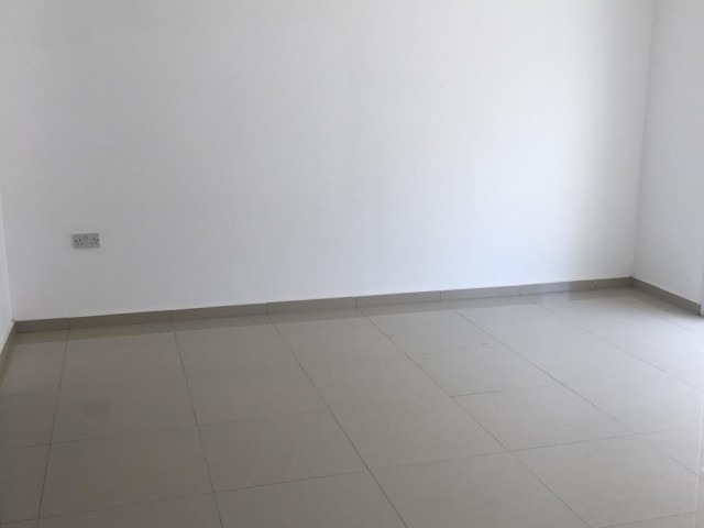 3+1 WOHNUNG ZUM VERKAUF IM ZENTRUM VON KYRENIA ** 