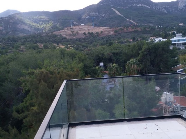 3+1 PENTHOUSE ZUM VERKAUF IN KYRENIA SOZIALWOHNUNGEN ** 