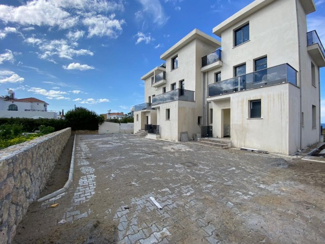 Karsiyaka IS 2+1 WALKING DISTANCE FROM THE SEA FOR SALE ** 