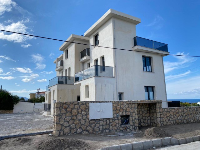 Karsiyaka IS 2+1 WALKING DISTANCE FROM THE SEA FOR SALE ** 