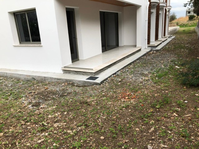 ALSANCAK DORF 2 + 1 WOHNUNG ZU VERKAUFEN ** 