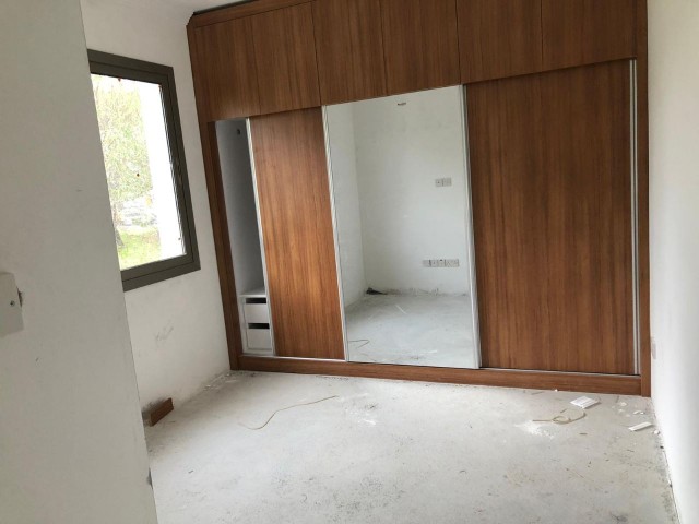 ALSANCAK DORF 2 + 1 WOHNUNG ZU VERKAUFEN ** 