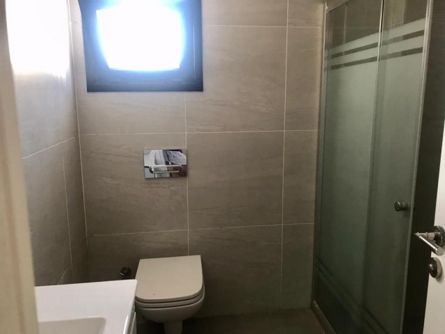 GİRNE MERKEZDE TÜRK KOÇANLI SATILIK 2+1 DAİRE