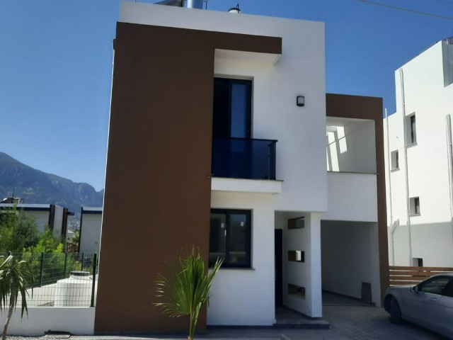 KYRENIA ALSANCAK 2 + 1 VILLA ** 