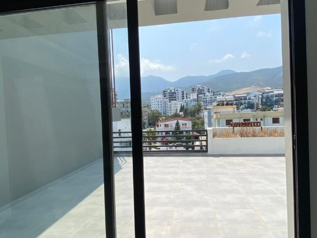 GİRNE MERKEZ'DE SATILIK 2+1 PENTHOUSE