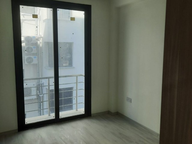 GİRNE MERKEZDE  SATILIK 2+1 DAİRE