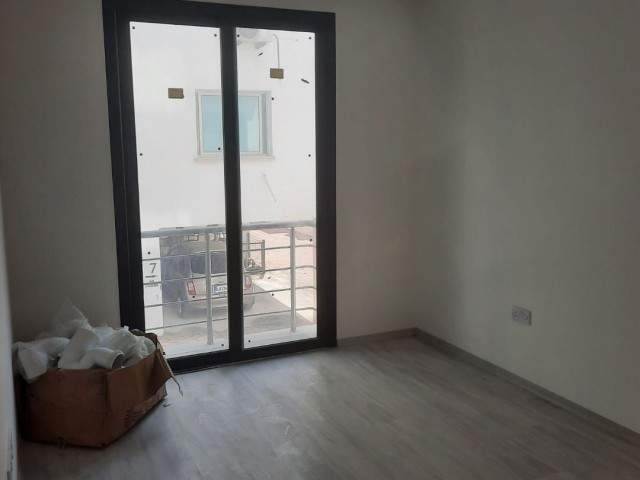 GİRNE MERKEZDE  SATILIK 2+1 DAİRE