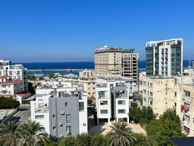 3+1 PENTHOUSE ZUM VERKAUF IM ZENTRUM VON KYRENIA ** 