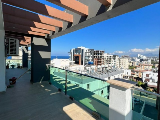 3+1 PENTHOUSE ZUM VERKAUF IM ZENTRUM VON KYRENIA ** 