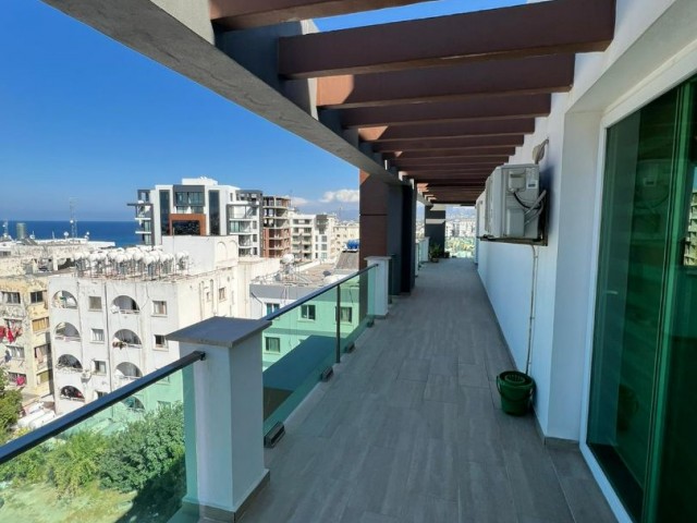 3+1 PENTHOUSE ZUM VERKAUF IM ZENTRUM VON KYRENIA ** 