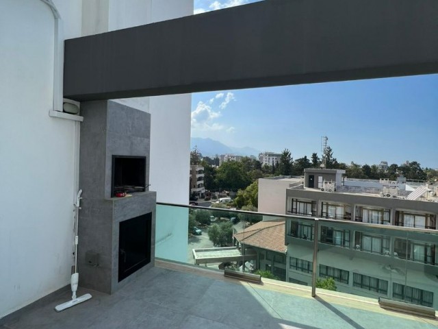 3+1 PENTHOUSE ZUM VERKAUF IM ZENTRUM VON KYRENIA ** 