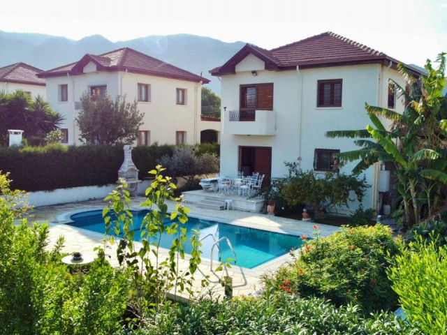 Villa mit privatem Pool in fußläufiger Entfernung zum Meer in Alsancak, Kyrenia