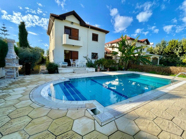 Villa mit privatem Pool in fußläufiger Entfernung zum Meer in Alsancak, Kyrenia