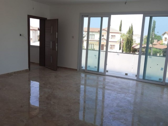 2+1 FLAT FOR SALE ON GROUND FLOOR IN KYRENIA-ALSANCAK WALKING DISTANCE TO THE SEA