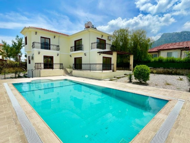 FREISTEHENDE VILLA ZUM VERKAUF IN ÇATALKÖY MIT PRIVATEM POOL MIT WUNDERBAREM BERG- UND MEERBLICK