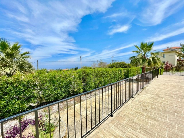 FREISTEHENDE VILLA ZUM VERKAUF IN ÇATALKÖY MIT PRIVATEM POOL MIT WUNDERBAREM BERG- UND MEERBLICK