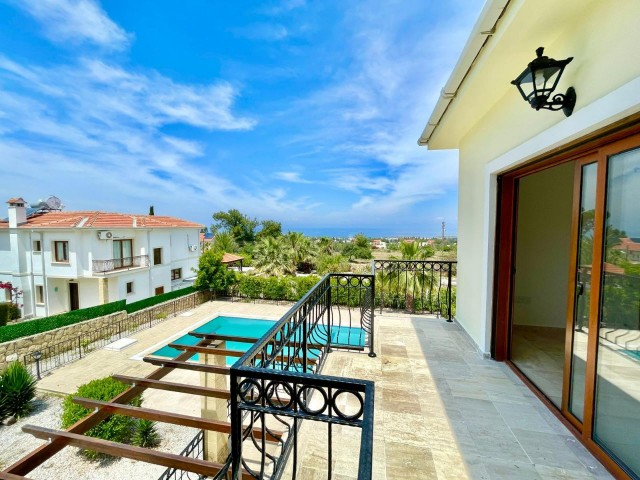 FREISTEHENDE VILLA ZUM VERKAUF IN ÇATALKÖY MIT PRIVATEM POOL MIT WUNDERBAREM BERG- UND MEERBLICK