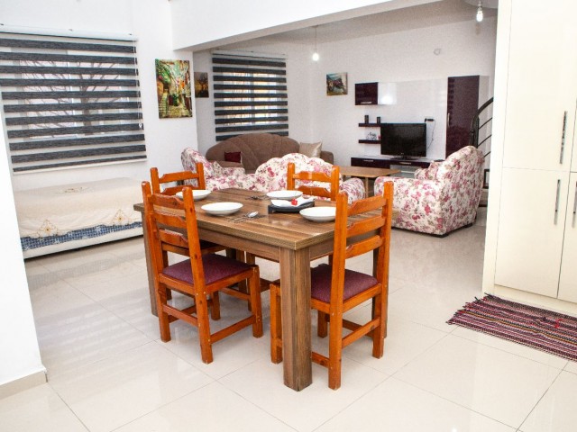 DAILY RENTAL FLAT WITH POOL INSIDE THE SITE WITHIN 3 MINUTES WALKING TO ALSANCAK ATAKARA MARKET