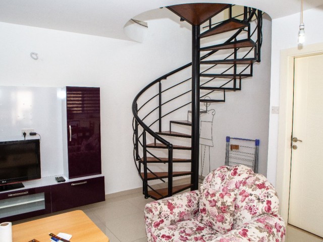 DAILY RENTAL FLAT WITH POOL INSIDE THE SITE WITHIN 3 MINUTES WALKING TO ALSANCAK ATAKARA MARKET