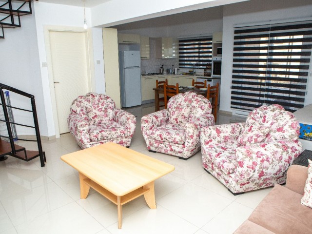 DAILY RENTAL FLAT WITH POOL INSIDE THE SITE WITHIN 3 MINUTES WALKING TO ALSANCAK ATAKARA MARKET